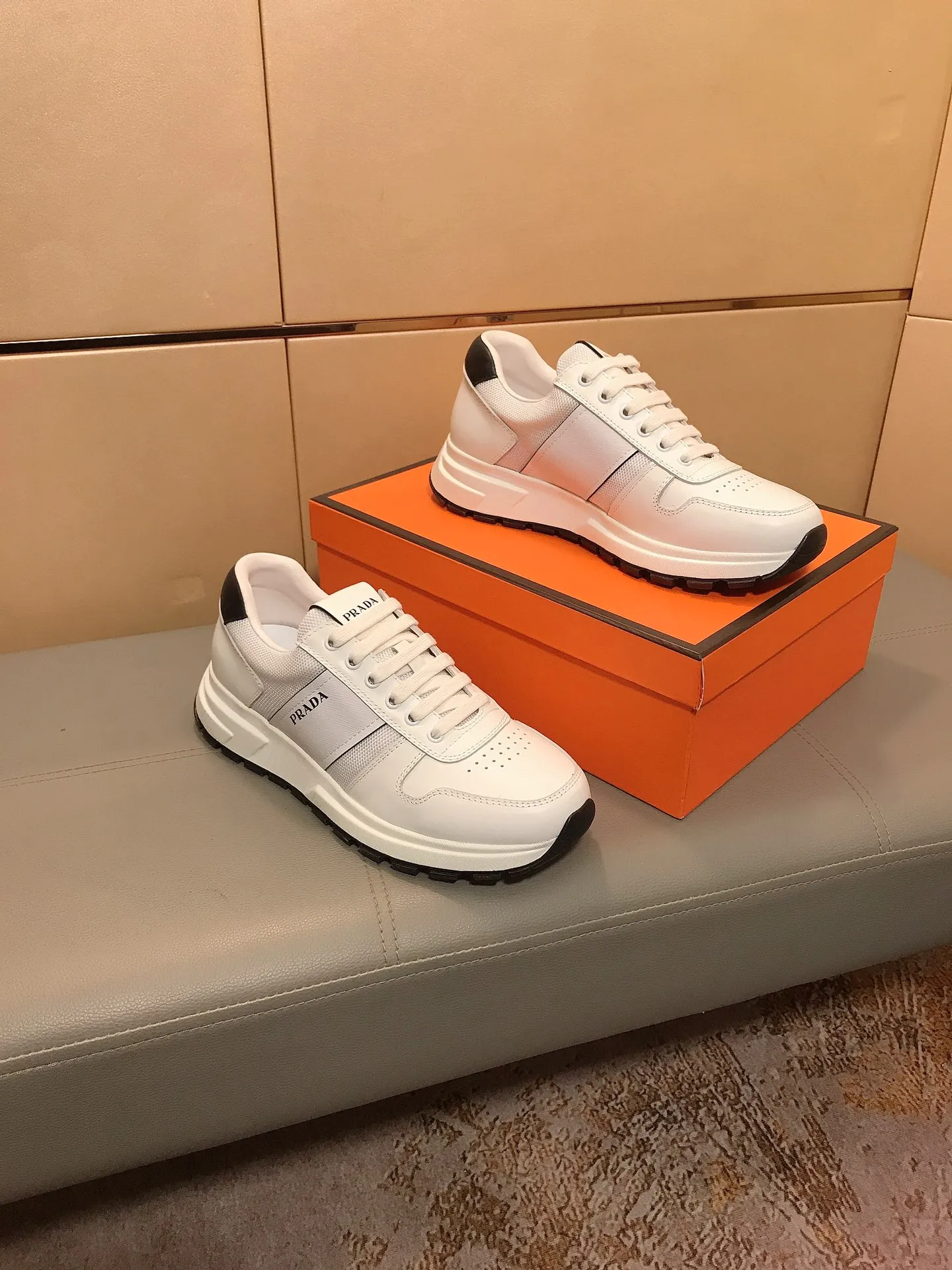 Ex-factory price 400 👟👟【PRADA】Prada's new men's fashion sports and casual shoes🇨🇳High-end boutique💯Exquisite details, uppers made of cowhide + breathable fabrics, pigskin lining🌶🌶Lightweight, wear-resistant and non-slip original outsole, comfortable to wear🎋Classic craftsmanship, fine workmanship, worth owning Code number: 38-44